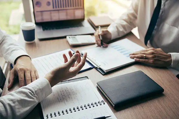 法律的残酷温情是什么歌