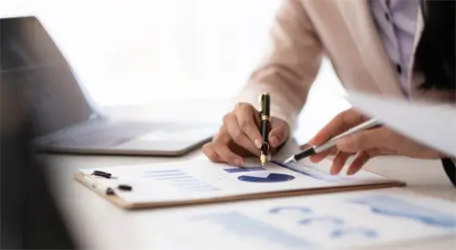 高考读法律要考什么大学