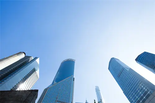 利用什么破坏法律